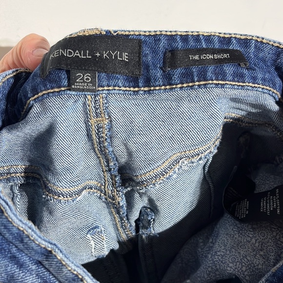 Kendall + Kylie Medium Wash Distressed High Rise Icon Denim Shorts Size 26 - Picture 6 of 7